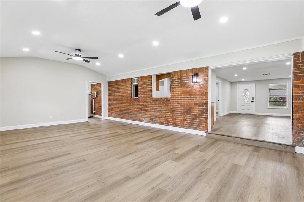 На продажу: $440,000 (4 спален, 2 ванн, 1713 Квадратных фут)
