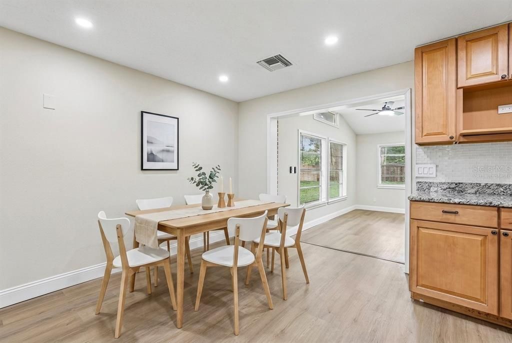На продажу: $440,000 (4 спален, 2 ванн, 1713 Квадратных фут)