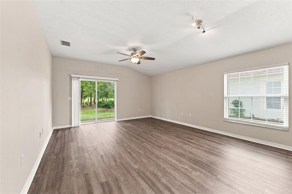 For Sale: $264,900 (3 beds, 2 baths, 1432 Square Feet)