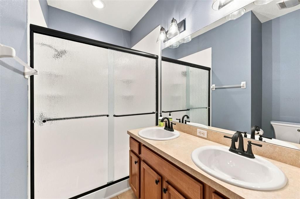 For Sale: $264,900 (3 beds, 2 baths, 1432 Square Feet)