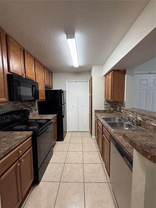 For Rent: $1,500 (2 beds, 2 baths, 935 Square Feet)