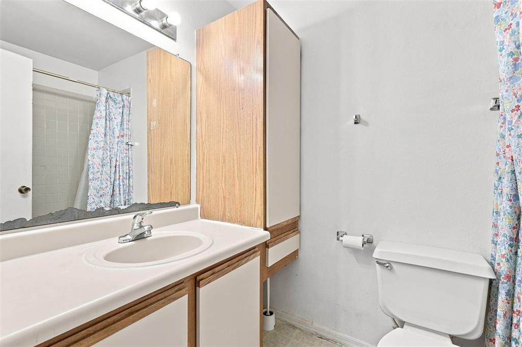 На продажу: $129,900 (2 спален, 2 ванн, 836 Квадратных фут)