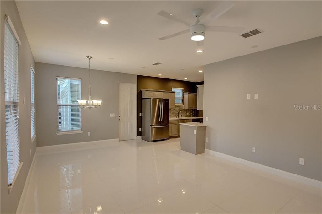 For Rent: $2,995 (3 beds, 2 baths, 1204 Square Feet)
