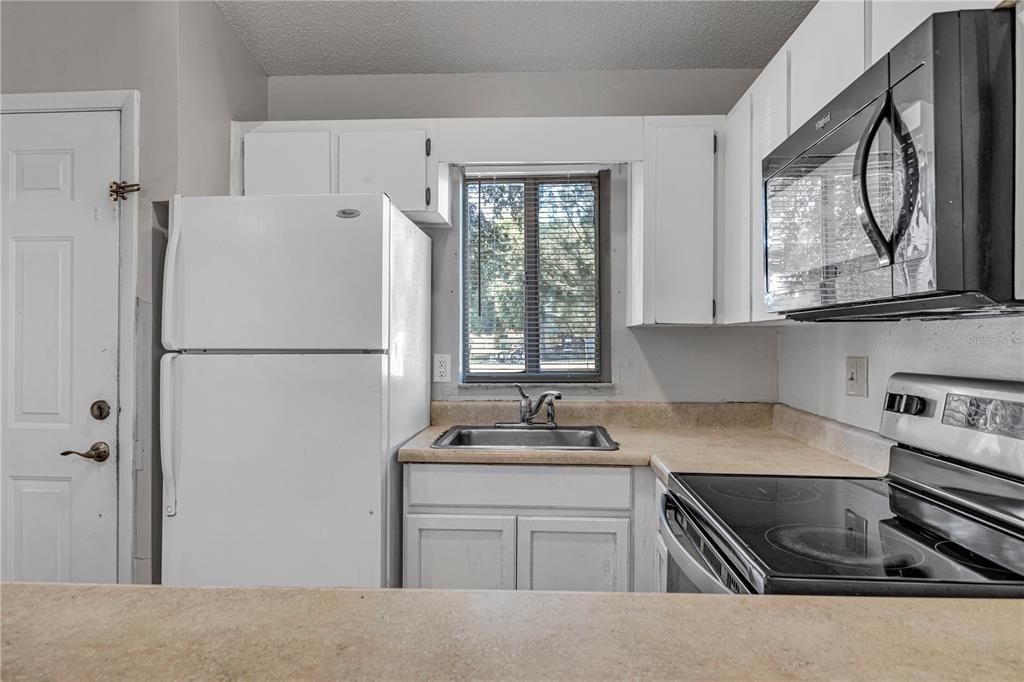 For Sale: $234,900 (2 beds, 2 baths, 918 Square Feet)
