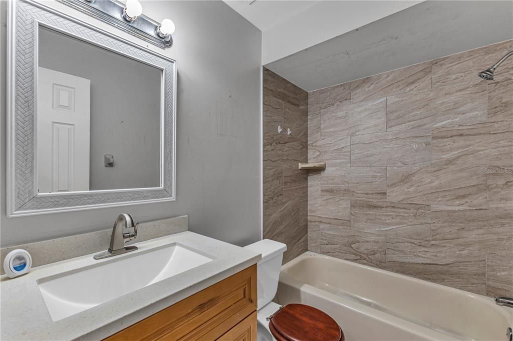 For Sale: $234,900 (2 beds, 2 baths, 918 Square Feet)