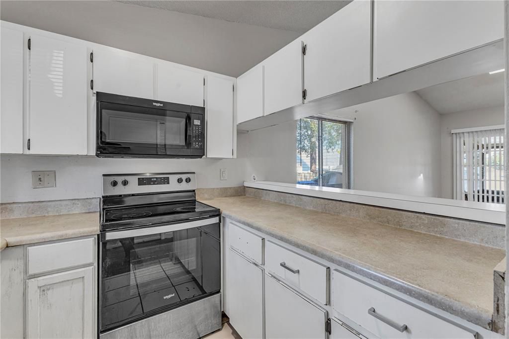 For Sale: $234,900 (2 beds, 2 baths, 918 Square Feet)