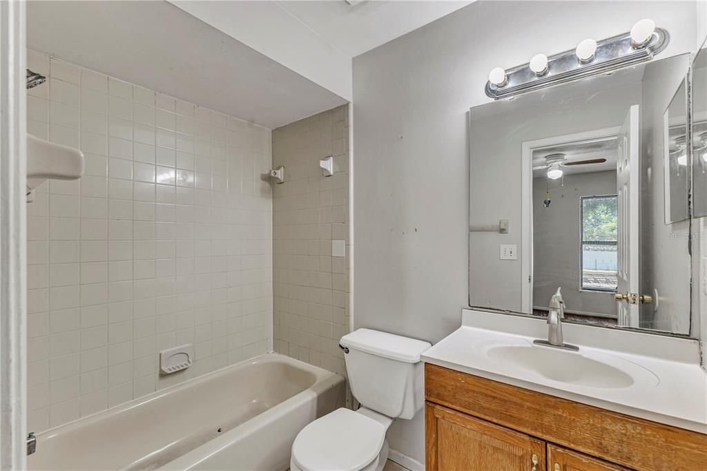 For Sale: $234,900 (2 beds, 2 baths, 918 Square Feet)