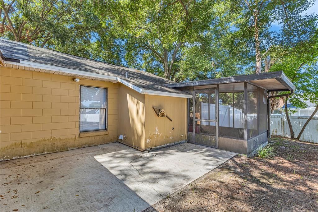 For Sale: $234,900 (2 beds, 2 baths, 918 Square Feet)