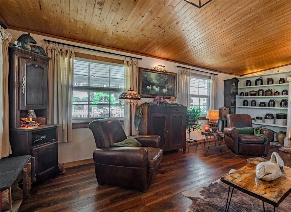 For Sale: $689,000 (3 beds, 2 baths, 1565 Square Feet)