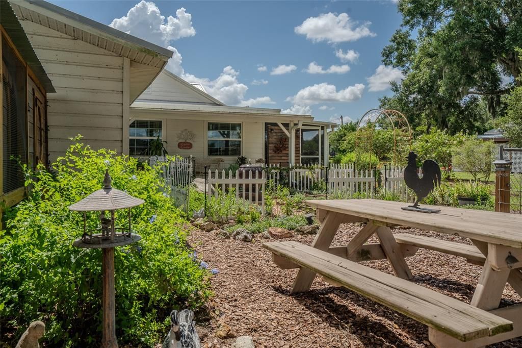 For Sale: $689,000 (3 beds, 2 baths, 1565 Square Feet)