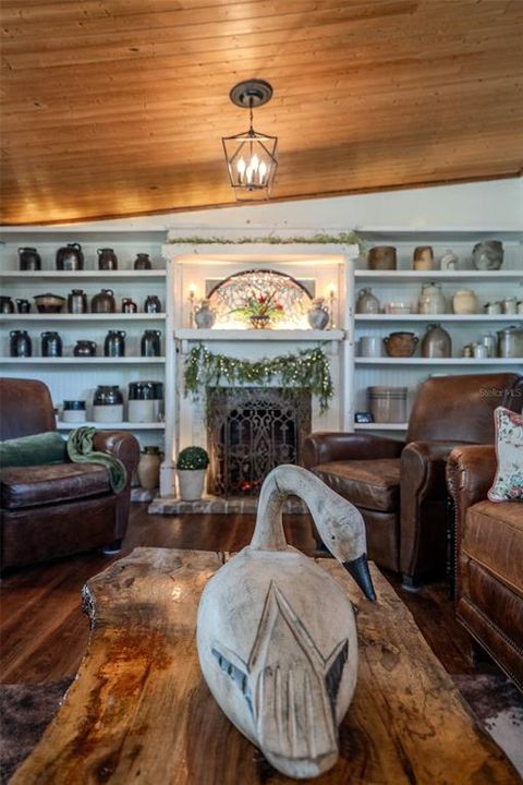 For Sale: $689,000 (3 beds, 2 baths, 1565 Square Feet)