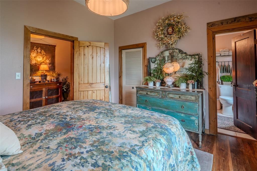 For Sale: $689,000 (3 beds, 2 baths, 1565 Square Feet)