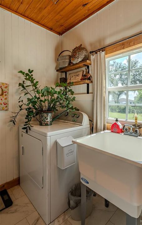 For Sale: $689,000 (3 beds, 2 baths, 1565 Square Feet)