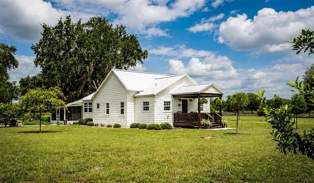 For Sale: $689,000 (3 beds, 2 baths, 1565 Square Feet)