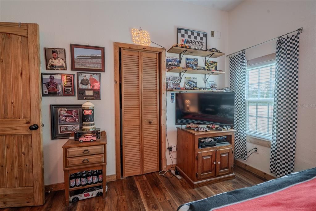For Sale: $689,000 (3 beds, 2 baths, 1565 Square Feet)