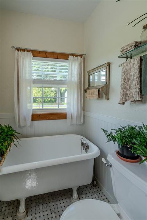 For Sale: $689,000 (3 beds, 2 baths, 1565 Square Feet)