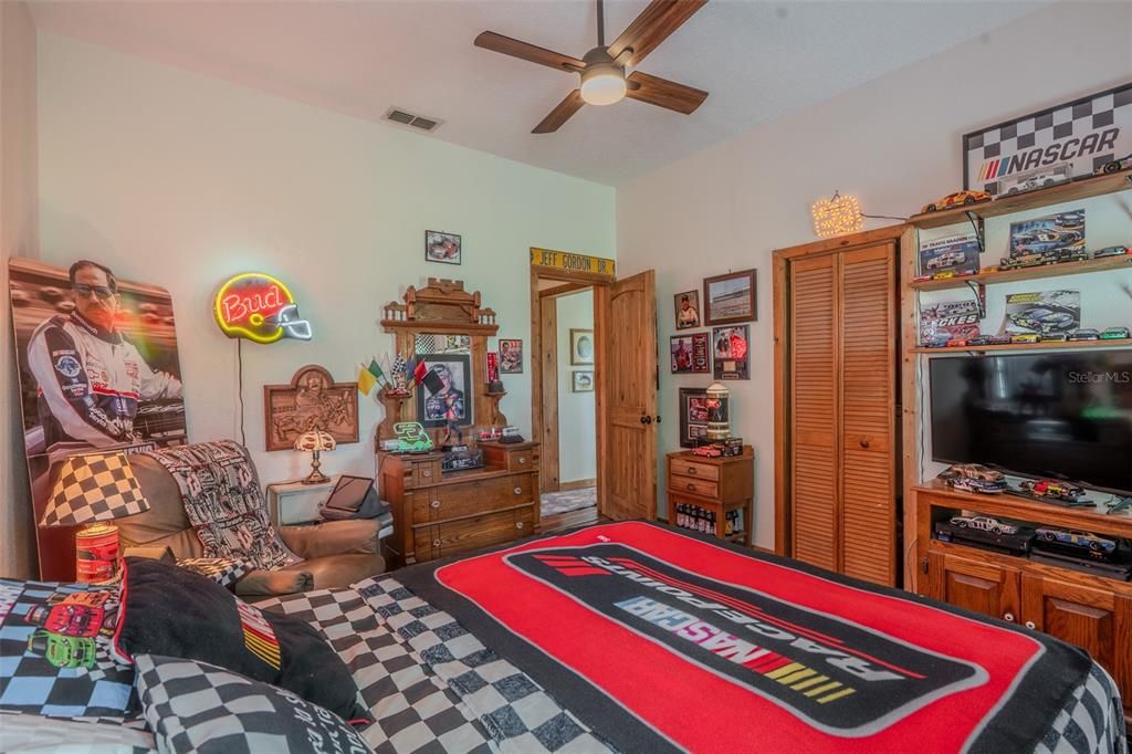 For Sale: $689,000 (3 beds, 2 baths, 1565 Square Feet)