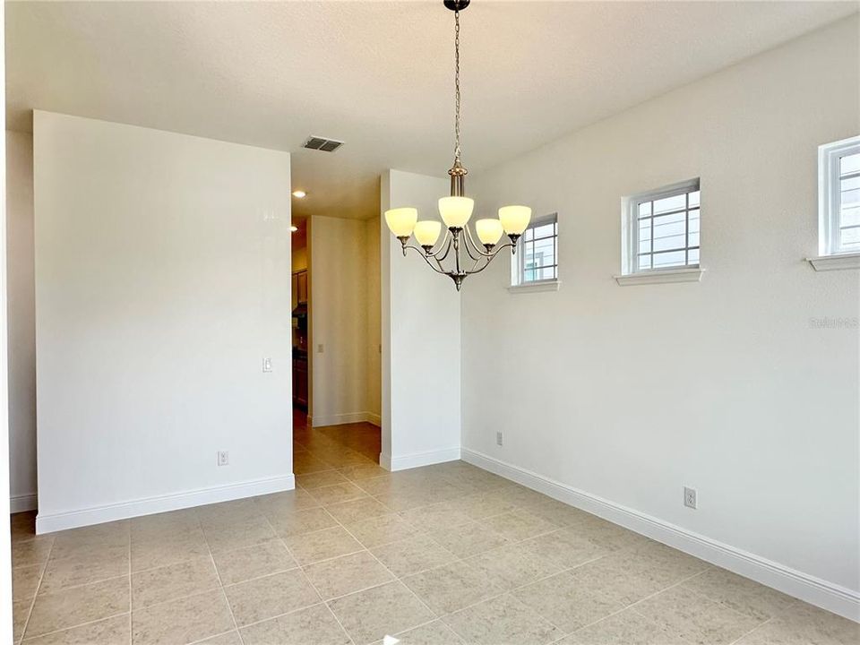 En Renta: $4,500 (4 camas, 3 baños, 2605 Pies cuadrados)