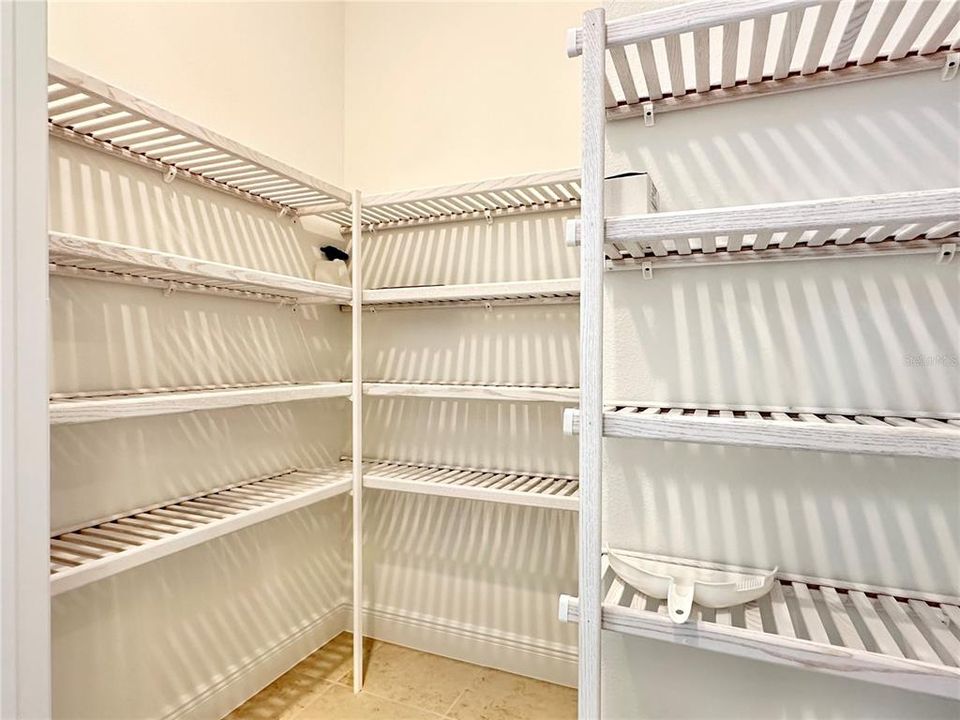 En Renta: $4,500 (4 camas, 3 baños, 2605 Pies cuadrados)