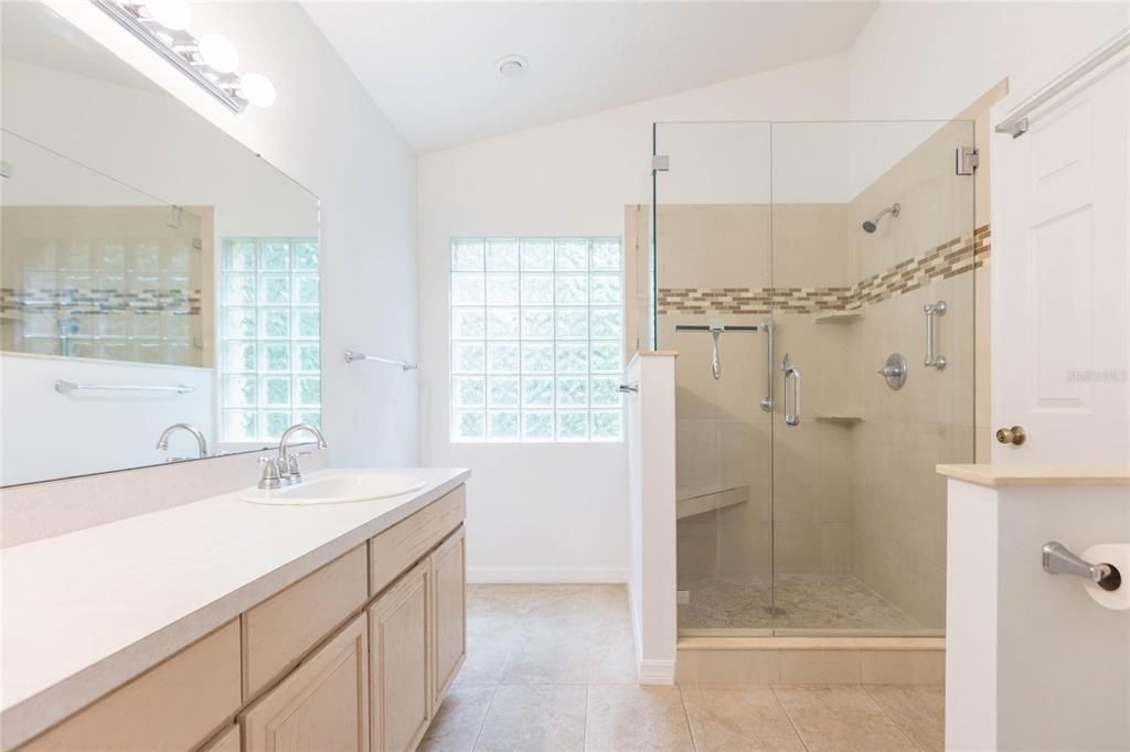 For Sale: $410,000 (4 beds, 2 baths, 1913 Square Feet)
