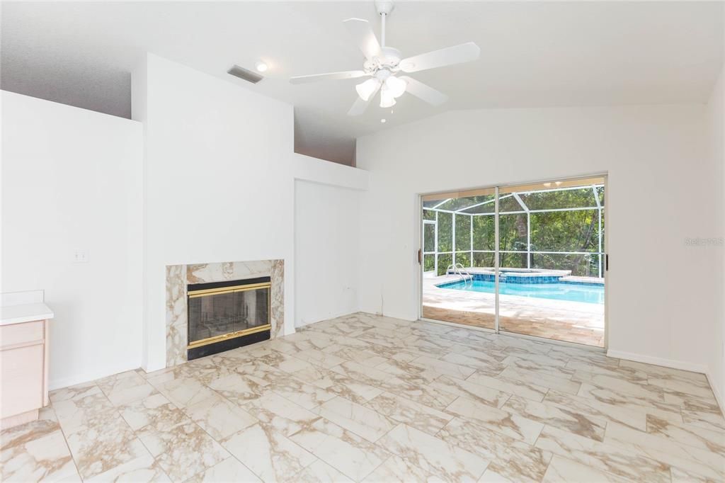For Sale: $410,000 (4 beds, 2 baths, 1913 Square Feet)