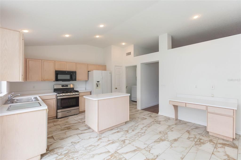 For Sale: $410,000 (4 beds, 2 baths, 1913 Square Feet)