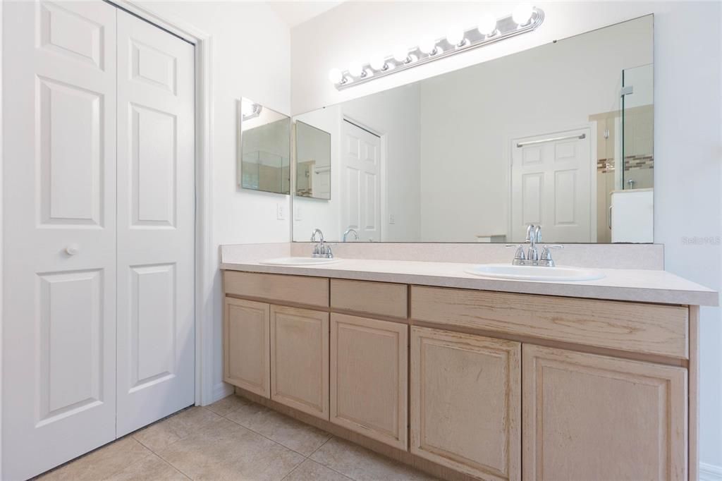 For Sale: $410,000 (4 beds, 2 baths, 1913 Square Feet)