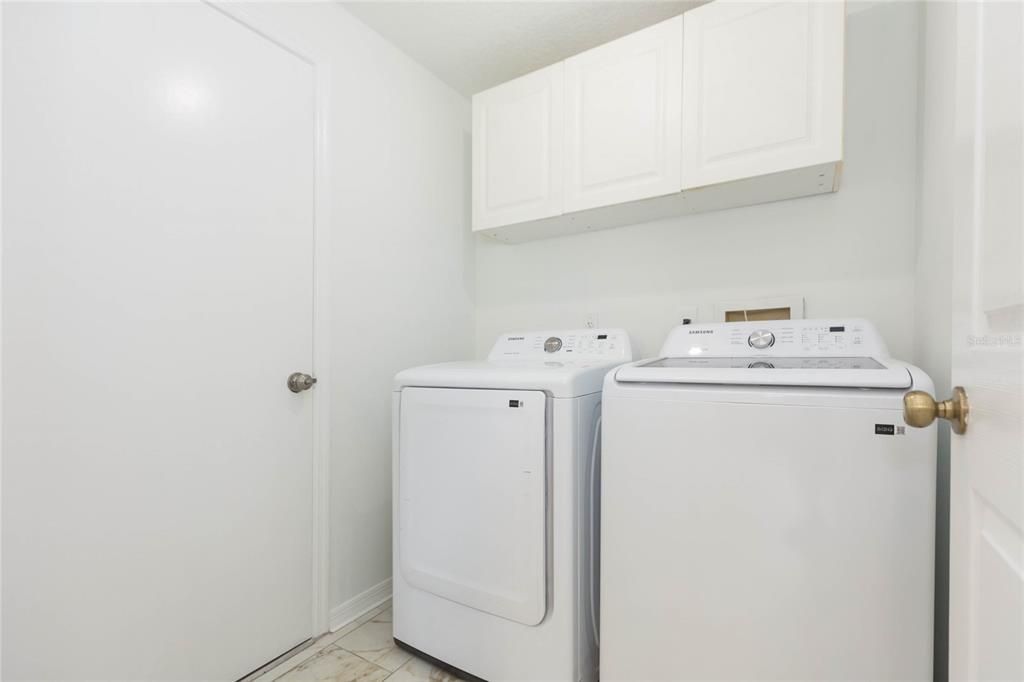 For Sale: $410,000 (4 beds, 2 baths, 1913 Square Feet)