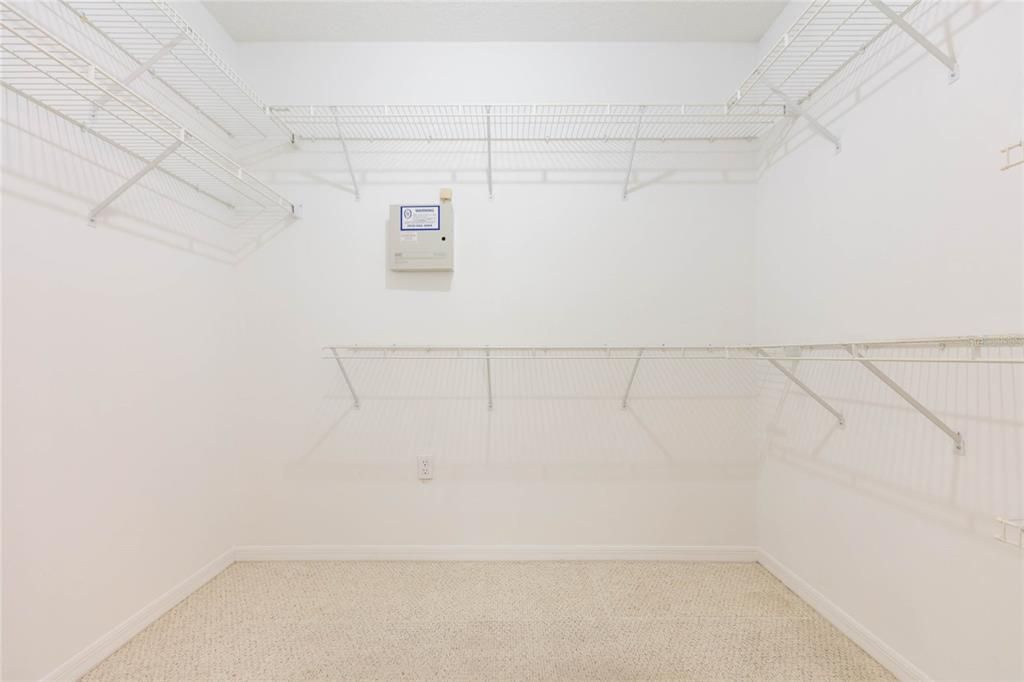 For Sale: $410,000 (4 beds, 2 baths, 1913 Square Feet)