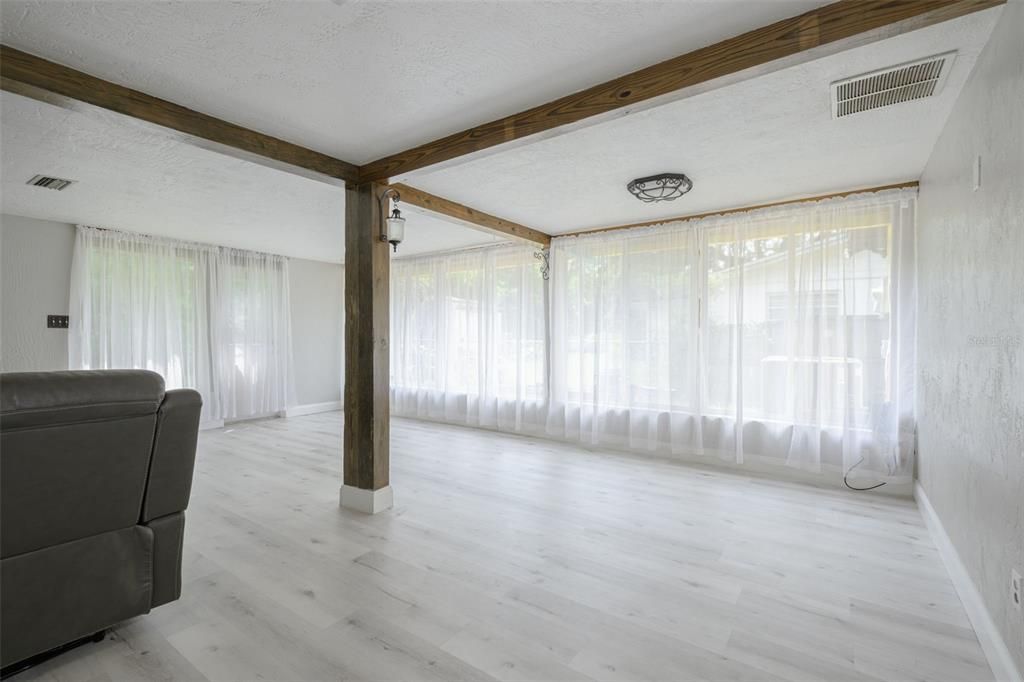 For Sale: $299,000 (4 beds, 2 baths, 1806 Square Feet)