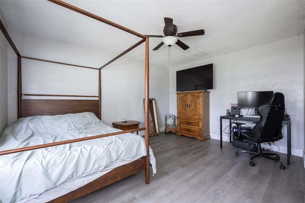 For Sale: $299,000 (4 beds, 2 baths, 1806 Square Feet)