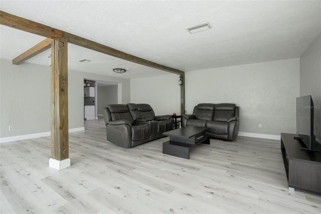 For Sale: $299,000 (4 beds, 2 baths, 1806 Square Feet)