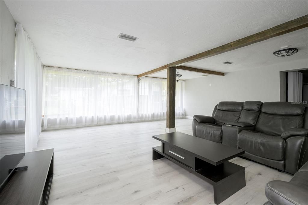 For Sale: $299,000 (4 beds, 2 baths, 1806 Square Feet)