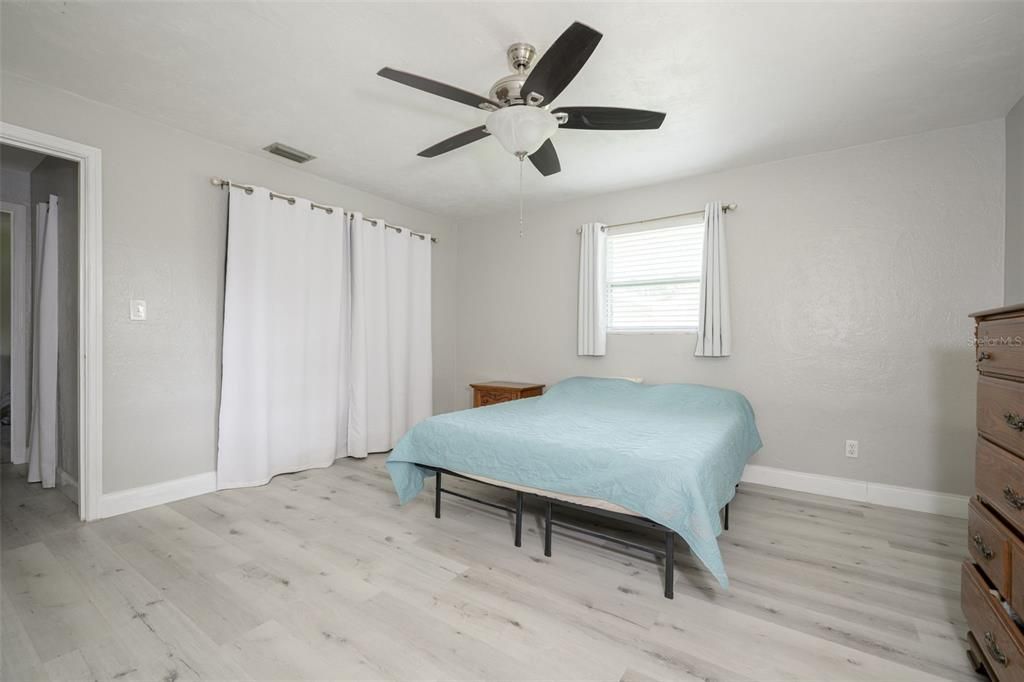 For Sale: $299,000 (4 beds, 2 baths, 1806 Square Feet)
