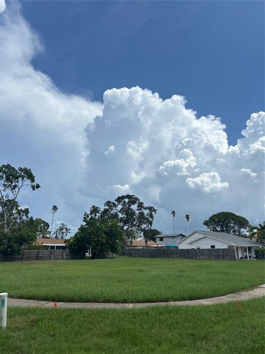 待售: $274,000 (0.16 acres)