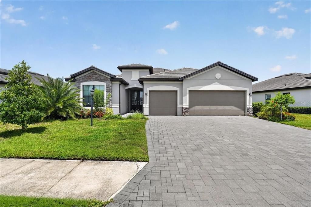 Active With Contract: $749,900 (3 beds, 3 baths, 2439 Square Feet)