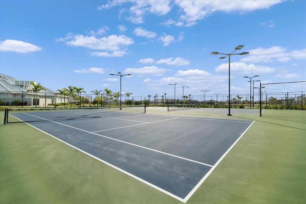 Active With Contract: $749,900 (3 beds, 3 baths, 2439 Square Feet)