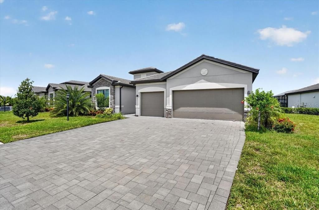 Active With Contract: $749,900 (3 beds, 3 baths, 2439 Square Feet)