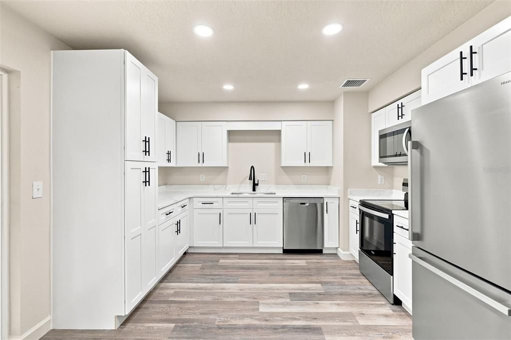 For Sale: $259,900 (3 beds, 2 baths, 1404 Square Feet)