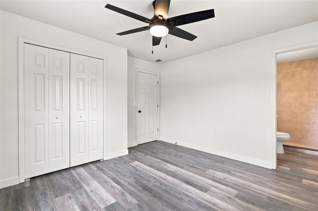 For Sale: $259,900 (3 beds, 2 baths, 1404 Square Feet)