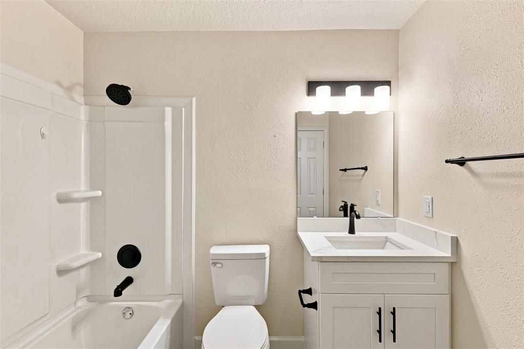 For Sale: $259,900 (3 beds, 2 baths, 1404 Square Feet)
