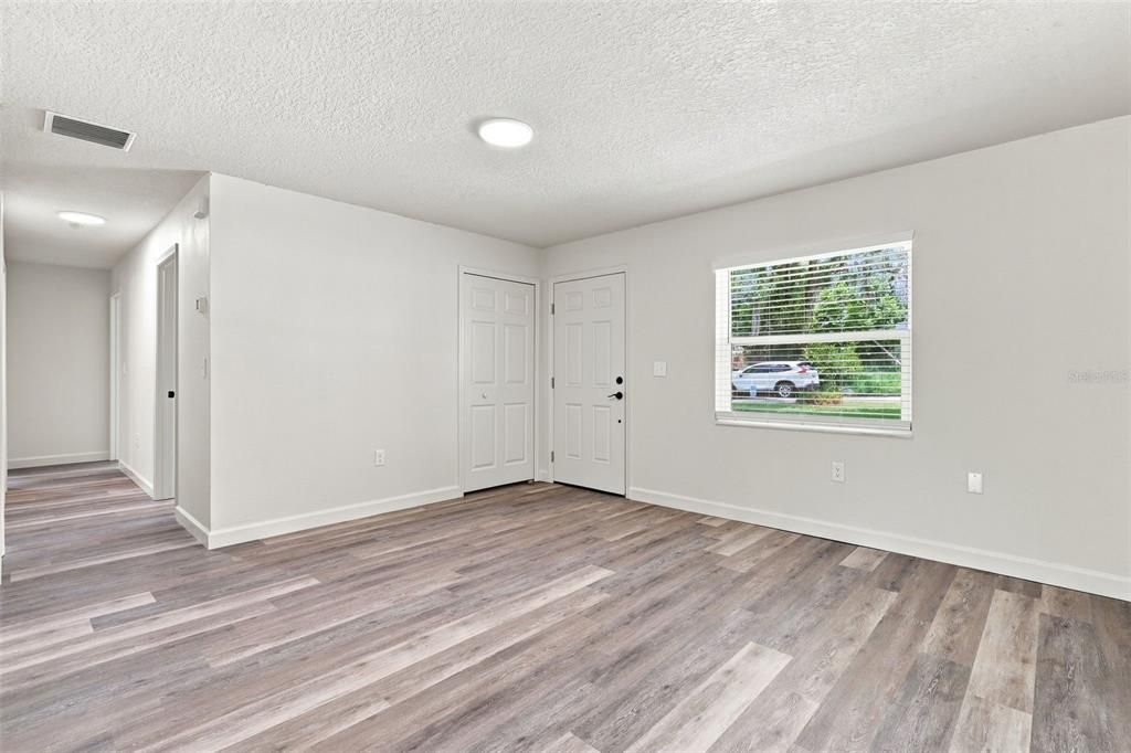 For Sale: $259,900 (3 beds, 2 baths, 1404 Square Feet)