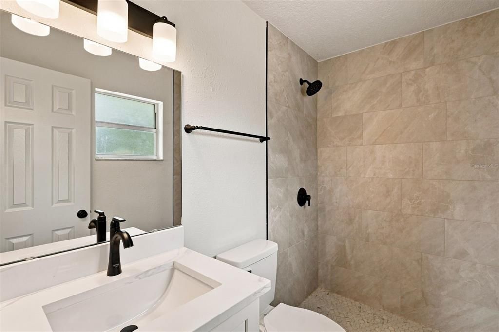 For Sale: $259,900 (3 beds, 2 baths, 1404 Square Feet)
