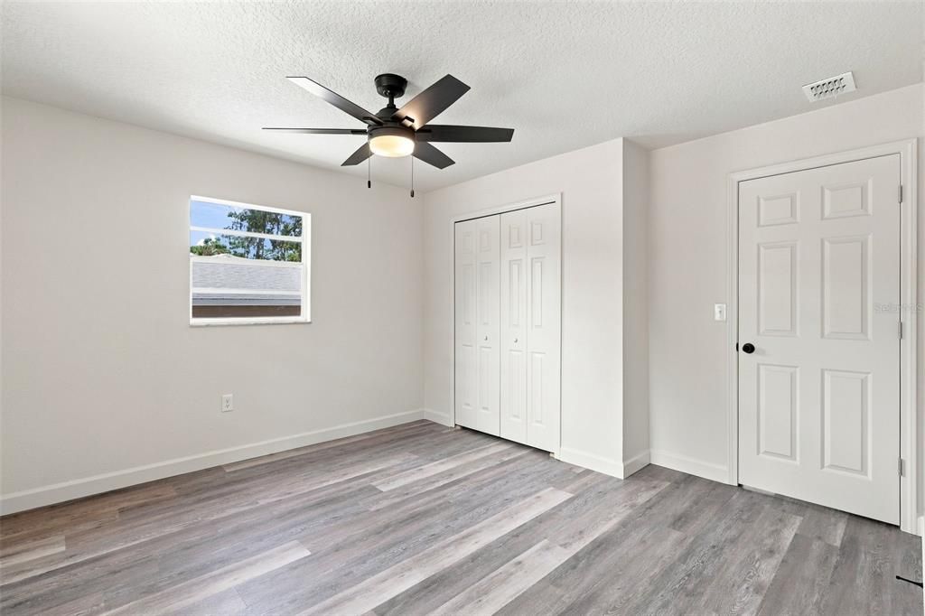 For Sale: $259,900 (3 beds, 2 baths, 1404 Square Feet)