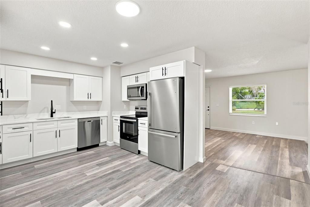 For Sale: $259,900 (3 beds, 2 baths, 1404 Square Feet)