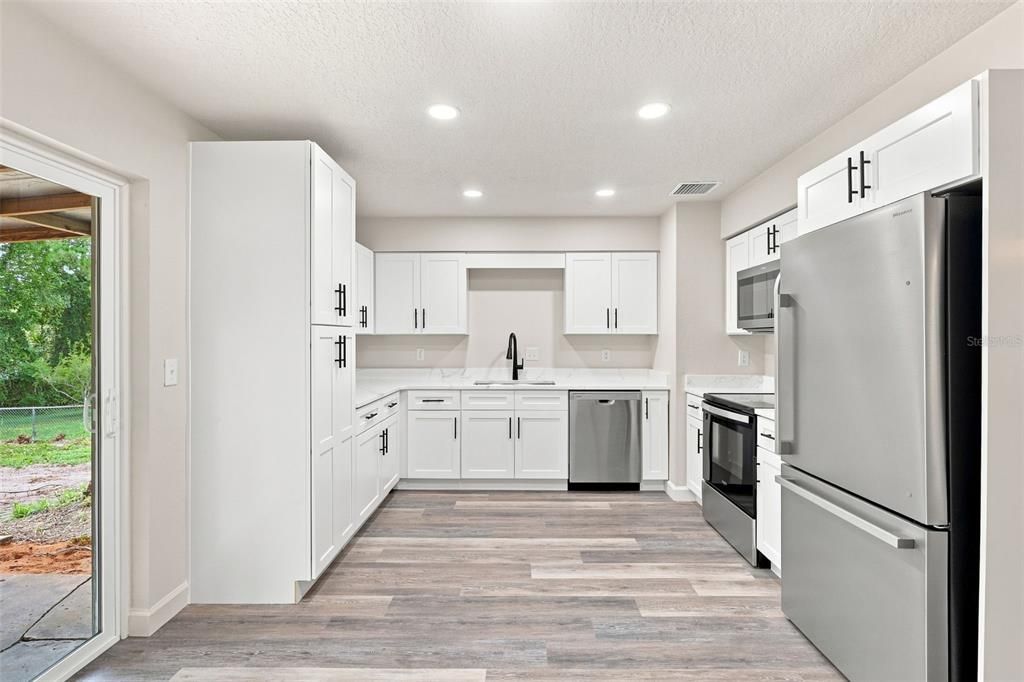 For Sale: $259,900 (3 beds, 2 baths, 1404 Square Feet)