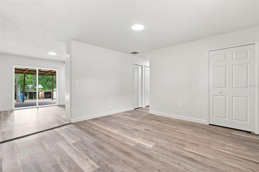 For Sale: $259,900 (3 beds, 2 baths, 1404 Square Feet)