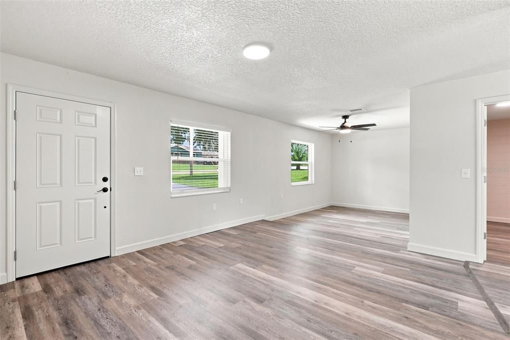 For Sale: $259,900 (3 beds, 2 baths, 1404 Square Feet)