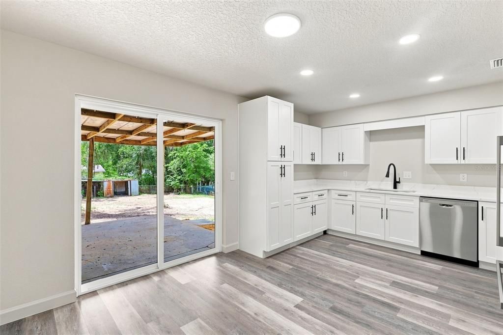 For Sale: $259,900 (3 beds, 2 baths, 1404 Square Feet)
