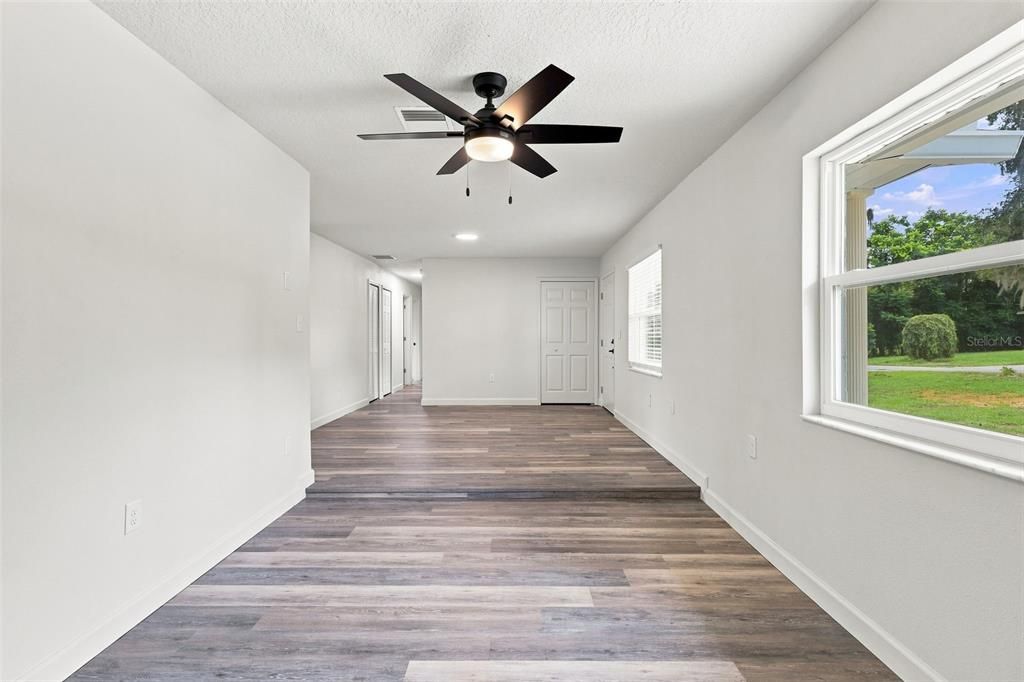 For Sale: $259,900 (3 beds, 2 baths, 1404 Square Feet)